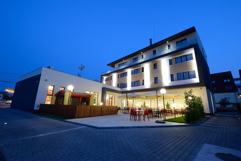 Hotel Galaxy Dumbravita  Exterior photo